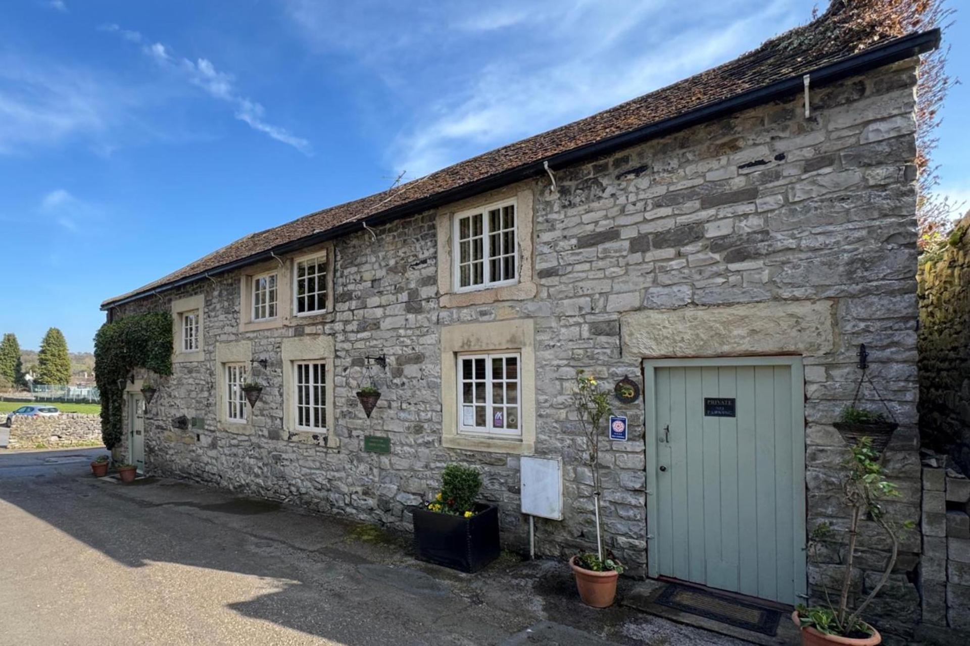 Superbly Appointed 3 Bedrooms And 3 Bathrooms *