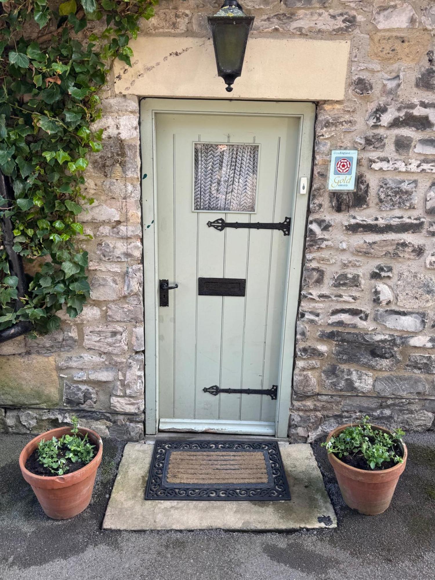 Superbly Appointed 3 Bedrooms And 3 Bathrooms *