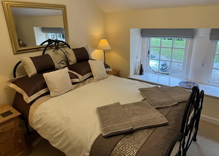 Stunning Cottage - 3 Bedrooms & 3 Bathrooms